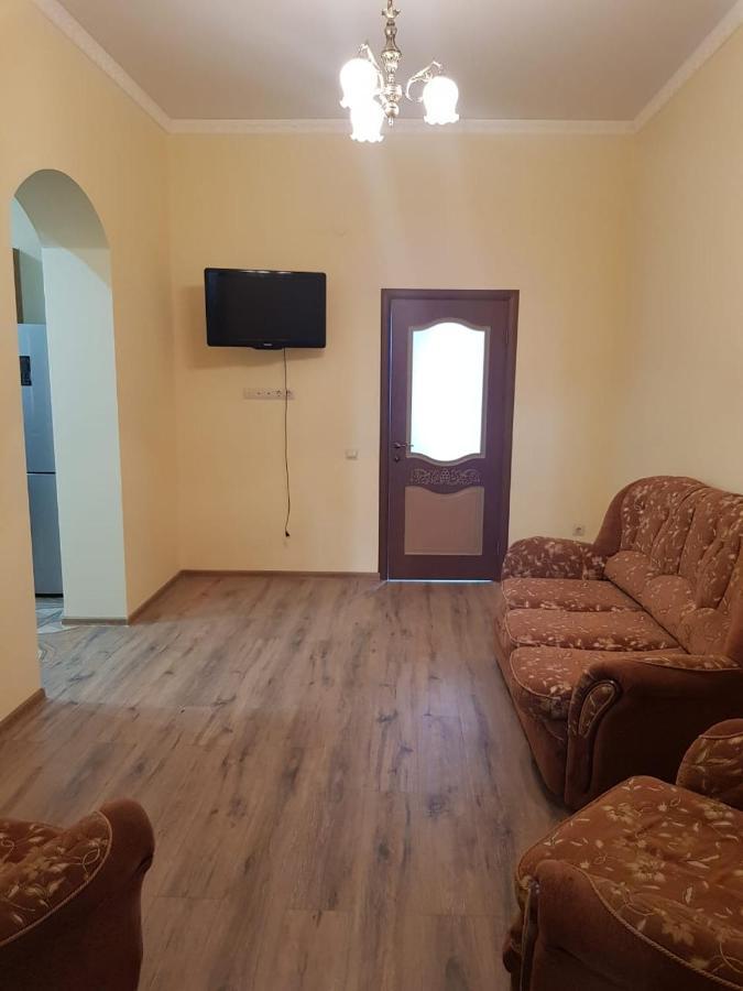 Квартира В Сухуми Apartamento Exterior foto
